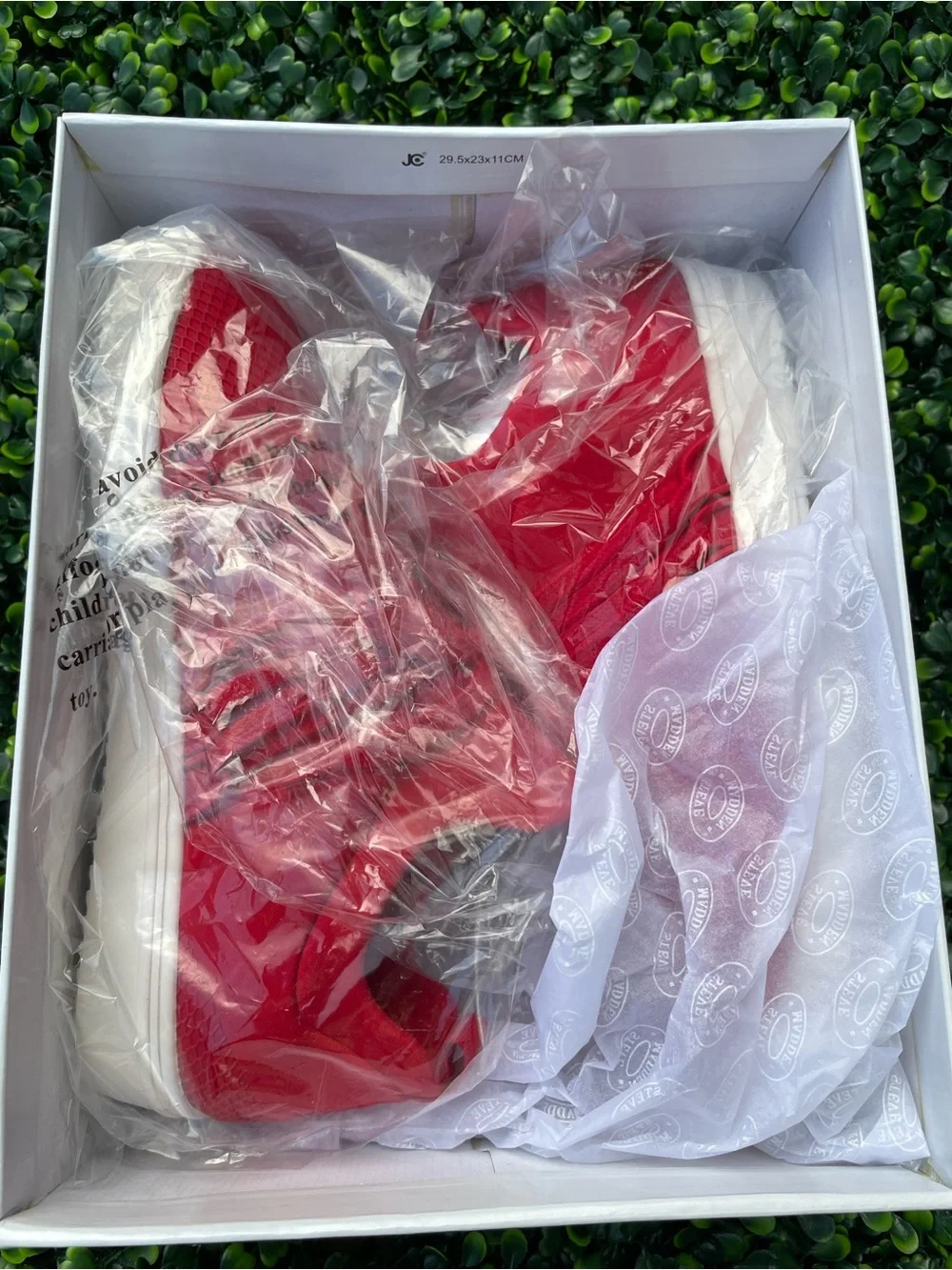 Steve Madden lancer red Sneakers size 9.5